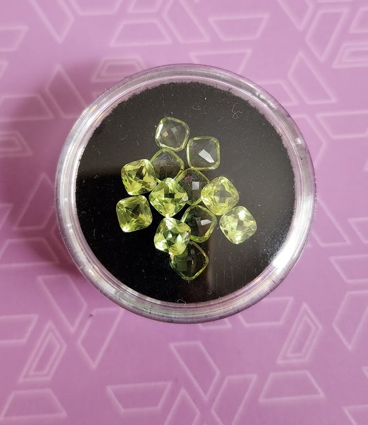 12 Square Cut Peridot Gemstones - 4 x 4 - Genuine Peridot (1 of 1)