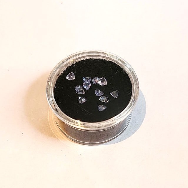 12 Pieces of Trillion Cut Tanzanite Gemstones - 2.5 - 3mm. (1 of 1)