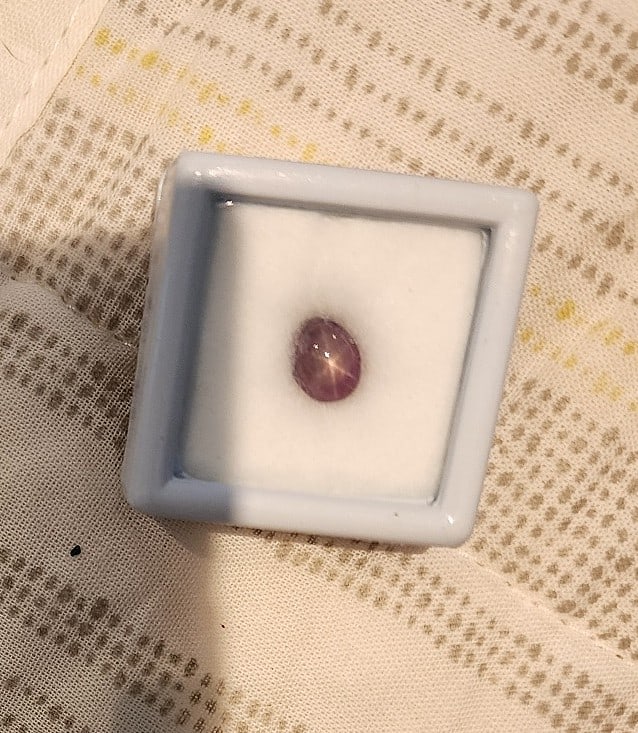 1.52 ct. 6 Ray Red Natural Star Sapphire - Oval Cut Gemstone: I have about 5 of these star sapphire to list in several colors. This is a really nice Ovel Cut red Star Sapphire. Ready for your ring setting! Nice rays.