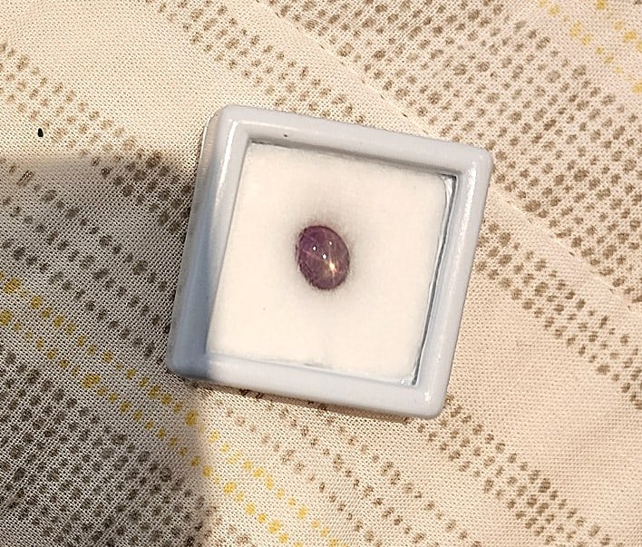 1.96 ct. 6 Ray Red Natural Star Sapphire Oval - Gemstone (1 of 2)