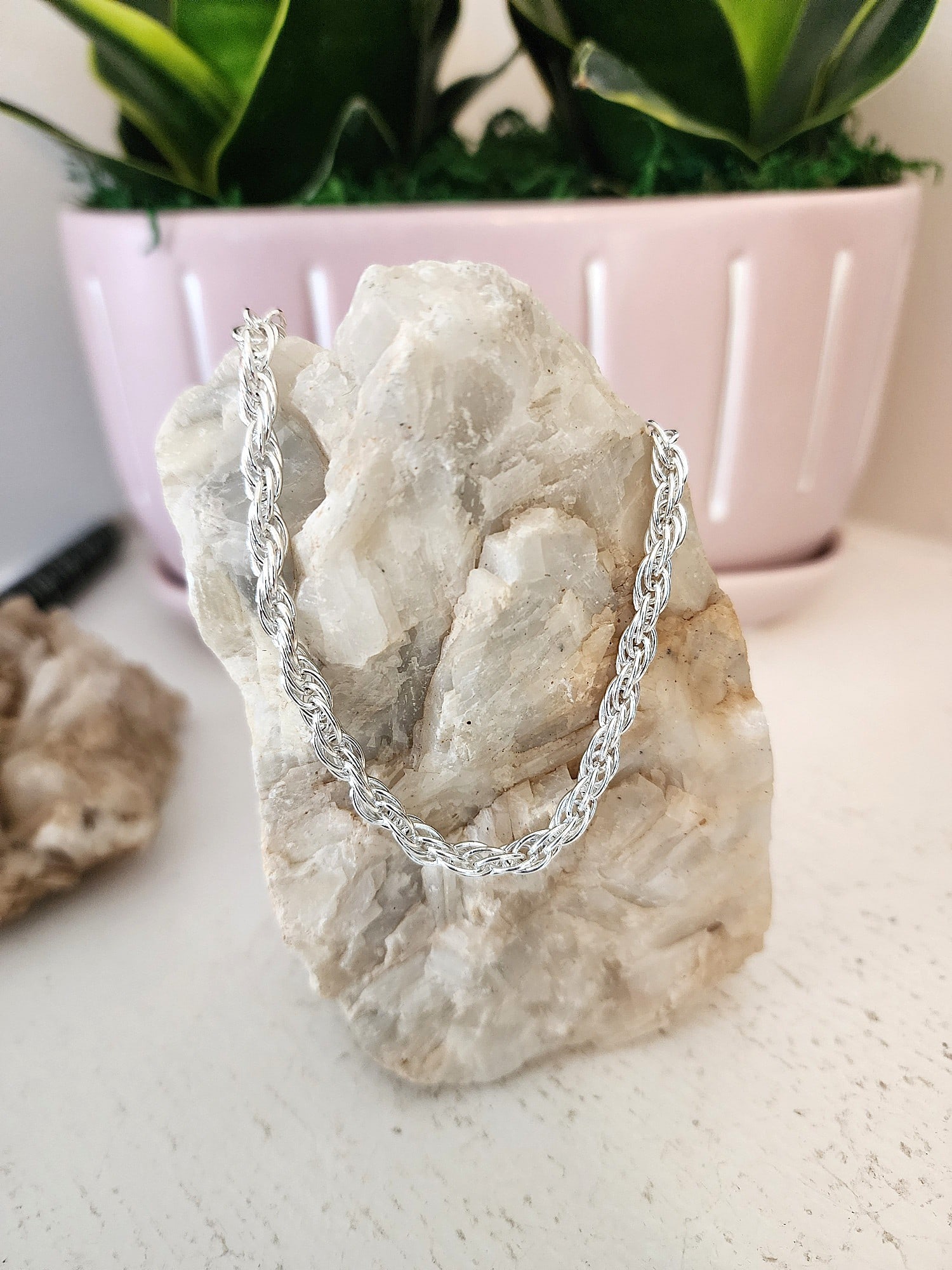 Italian Sterling Silver Twisted Chain - 20" - New: This is a beautiful necklace. Stamped sterling Silver and Italy. Claw Clasp Closure. New - Total weight: 22 grams.
