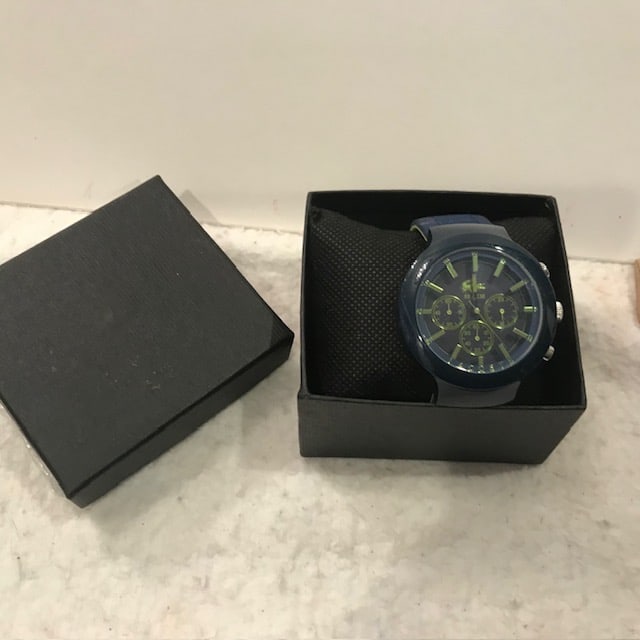 Collector Watch Lacoste Blue/Green: Collector Watch Lacoste Blue/Green. Size: 3"w x 3"d x 2"h