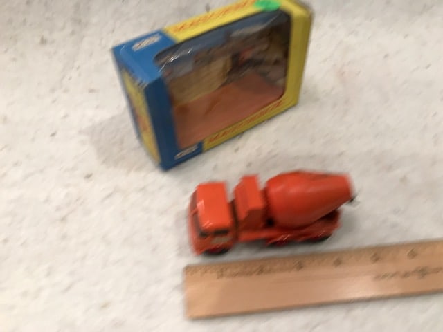 Matchbox MOYY K-13 Cement Mixer Orange (1 of 3)