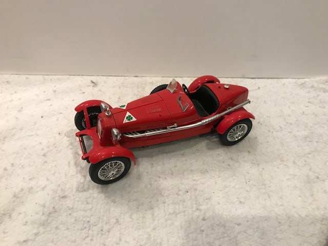 Die Cast Burago Alfa Romeo Red (1 of 3)