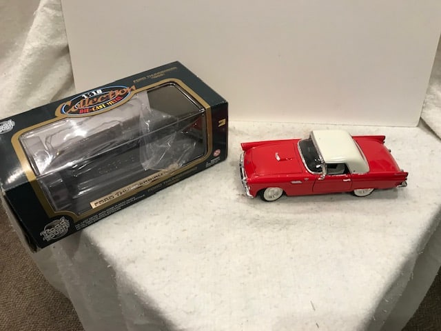 Die Cast Burago 55 Thunderbird Red/White w/box (1 of 4)