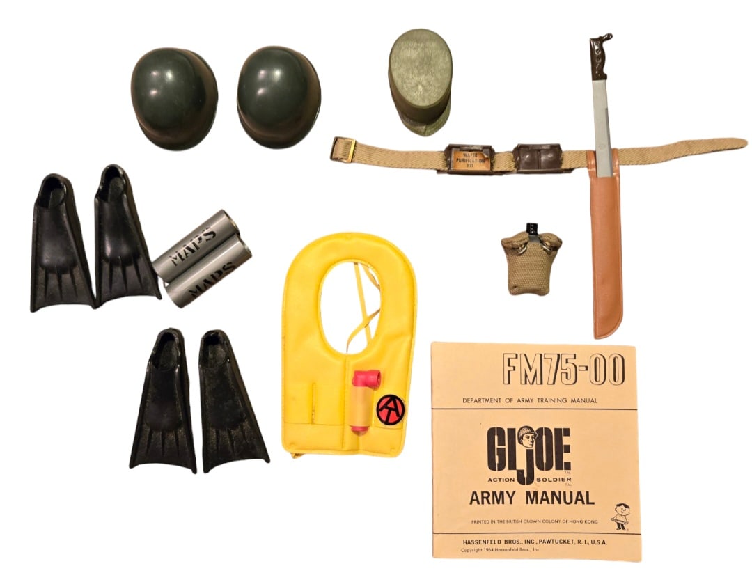 Vintage GI Joe Action Figure Accessories (1 of 2)