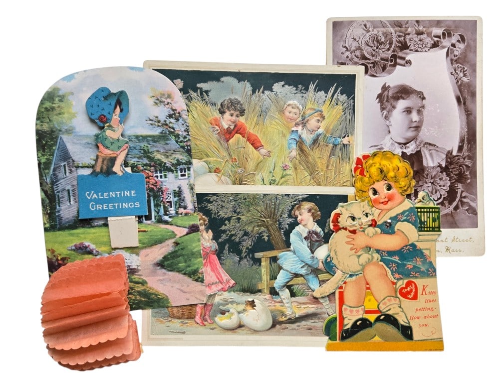 Antique Victorian Paper Ephemera Valentines & Holiday Greetings / CDV Card (1 of 2)