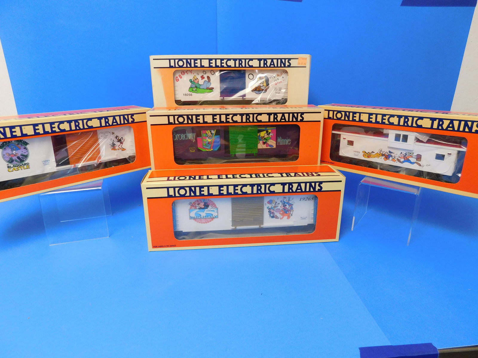 Lionel NOS Disney Freight Cars Caboose, Boxcars (1 of 7)