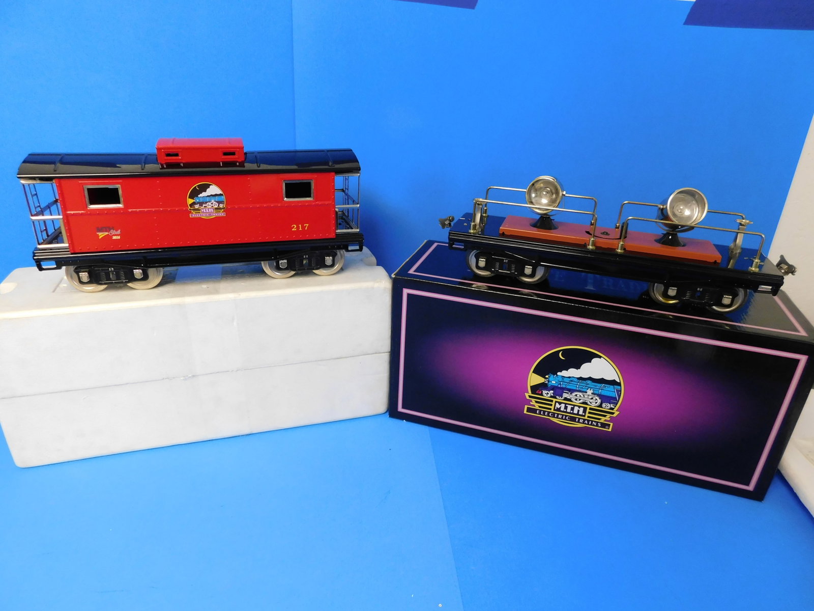 MTH Tinplate Standard Gauge 217 220 caboose and searchlight car: MTH Warehouse NOS. 217 Caboose - No Couplers no box MTH CLUB. No 220 Searchlight car 10-1075 Black and Terra Cotta with Brass Trim