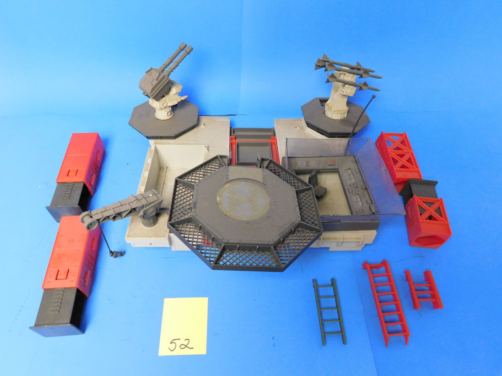 GI JOE Tactical Battle Platform Vintage parts (1 of 4)