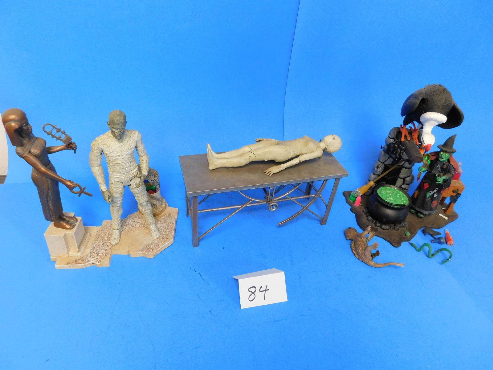 Universal Studios and Polar lights figures Models (1 of 8)