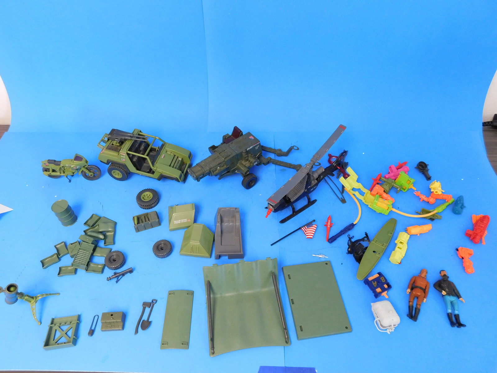 GI JOE Lot of Accessories and Vehicles for repair and restoration (1 of 8)