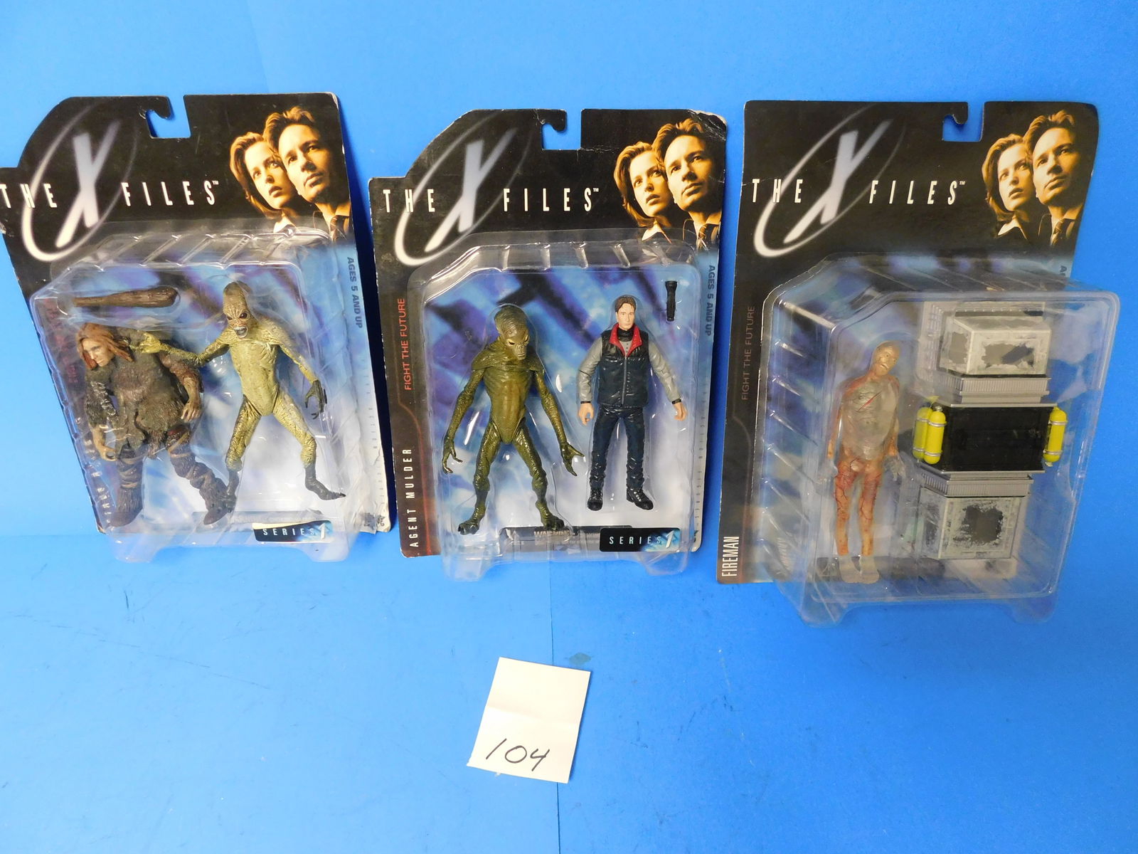 X-Files Action Figures Carded Mulder Attack Alien Fireman (1 of 4)