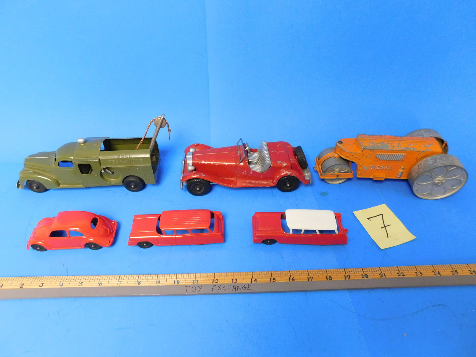 Lot of Hubley and Tootsie Vehicles cars and Trucks (1 of 4)
