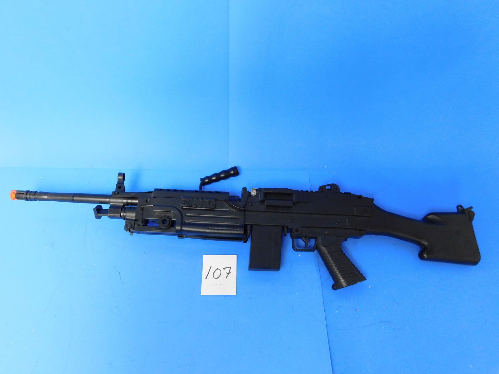 AIRSOFT plastic M249 Single shot Rifle. Toy Gun: M249 Plastic Airsoft rifle single shot. Untested