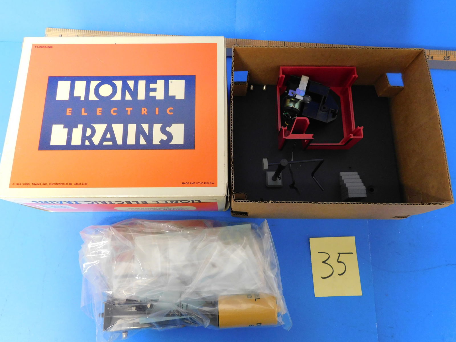 Lionel Illuminated Fueling Station 6-12877 Operating Accessory. NIB (1 of 2)