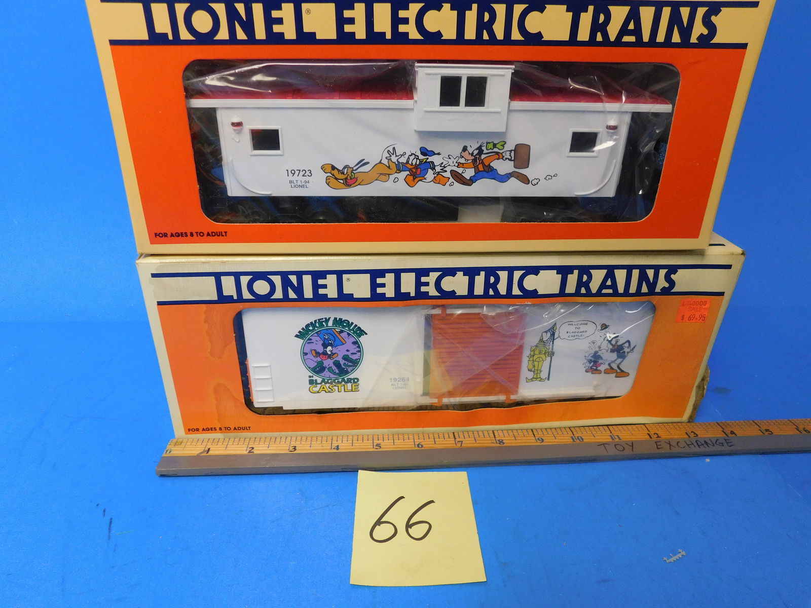 Lionel Disney Mickey Cars caboose and Boxcar (1 of 3)