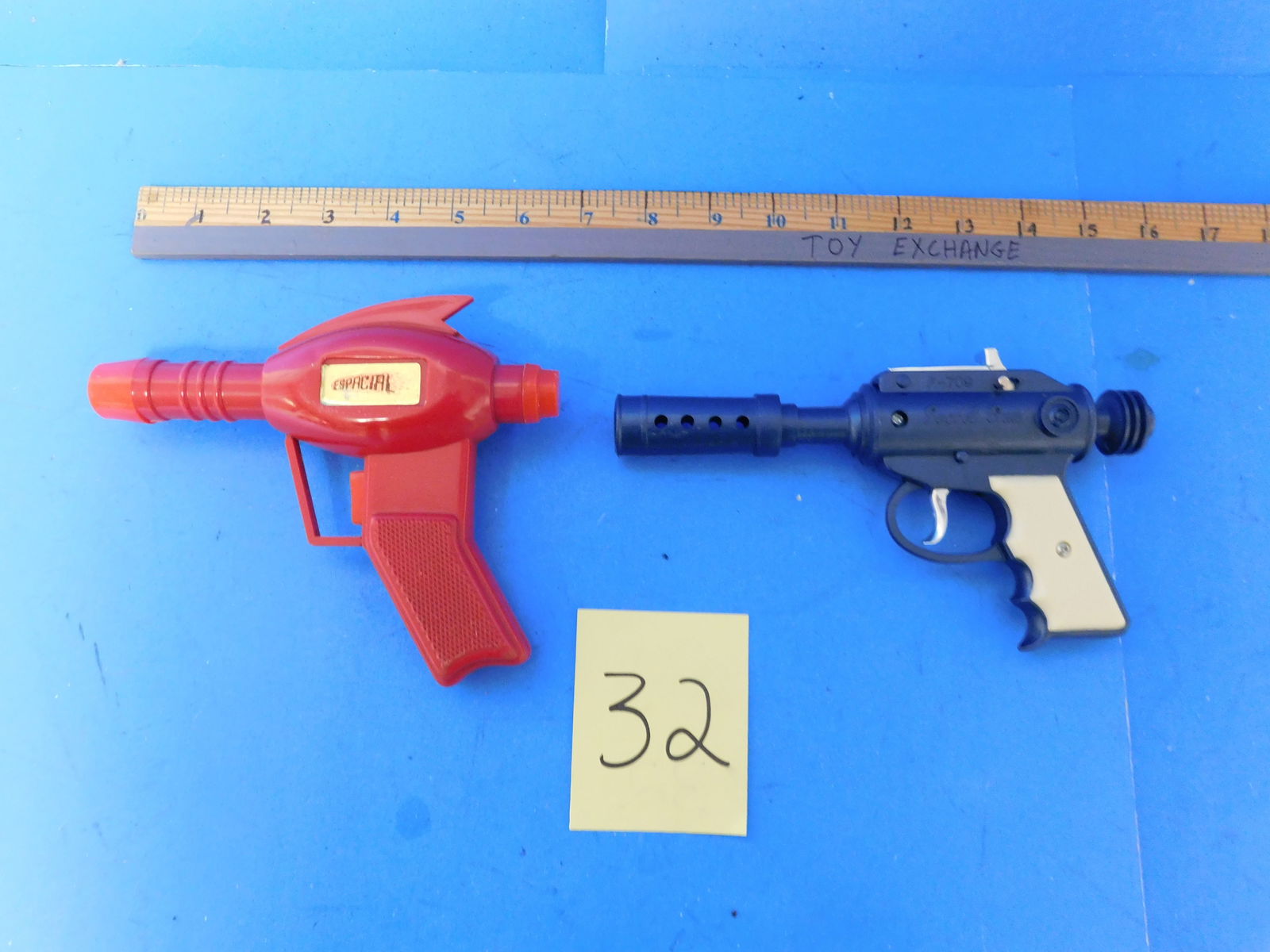 Space Guns Vintage Cap and Battery Guns. Loose (1 of 2)