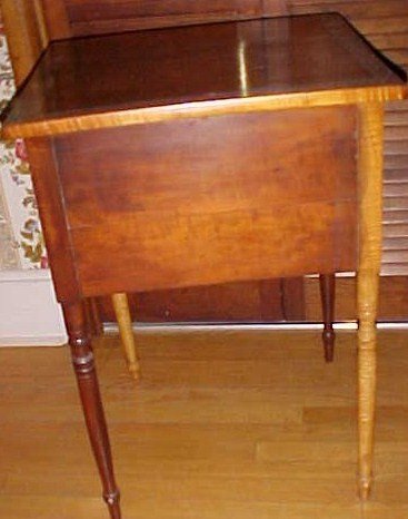 Tiger Maple 2-Drawer Night Stand - 4