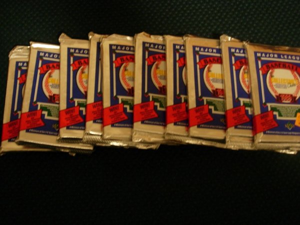 10 Unopened Packs 1989 Upper Deck Baseball: 10 unopened packs of 1989 Upper Deck Baseball. This was the debut of the Upper Deck Brand. Could contain rookie cards of Griffey Jr., Randy Johnson, Gary Sheffield and others!