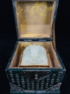 Chinese natural jade seal stamp Qing dynasty: Size: Width 63 mm - Height 60 mm Materials: Natural jade Time Period: qing dynasty Manufactured Date: 17th-c qing dynasty Origin: China