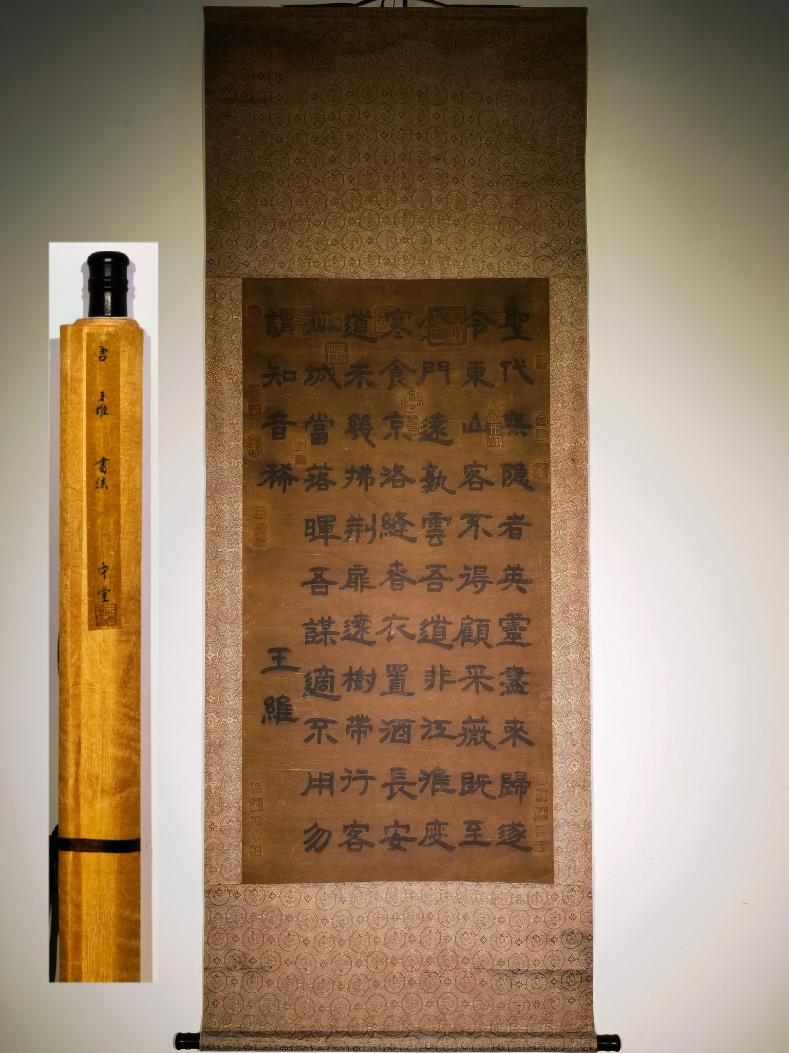 Chinese scroll painting Tang dynasty Wang Wei: Size: Height 123 cm - Width 63 cm Materials: ink color and paper Time Period: Tang dynasty Manufactured by: Wang Wei Origin: China Wang Wei's four-foot calligraphy vertical scroll. Wang Wei (693-761),