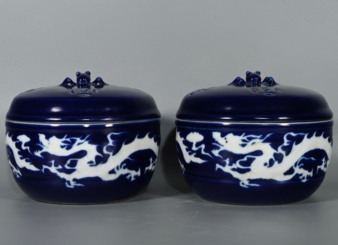 Chinese blue and white porcelain pot pair Yuan dynasty (1 of 9)