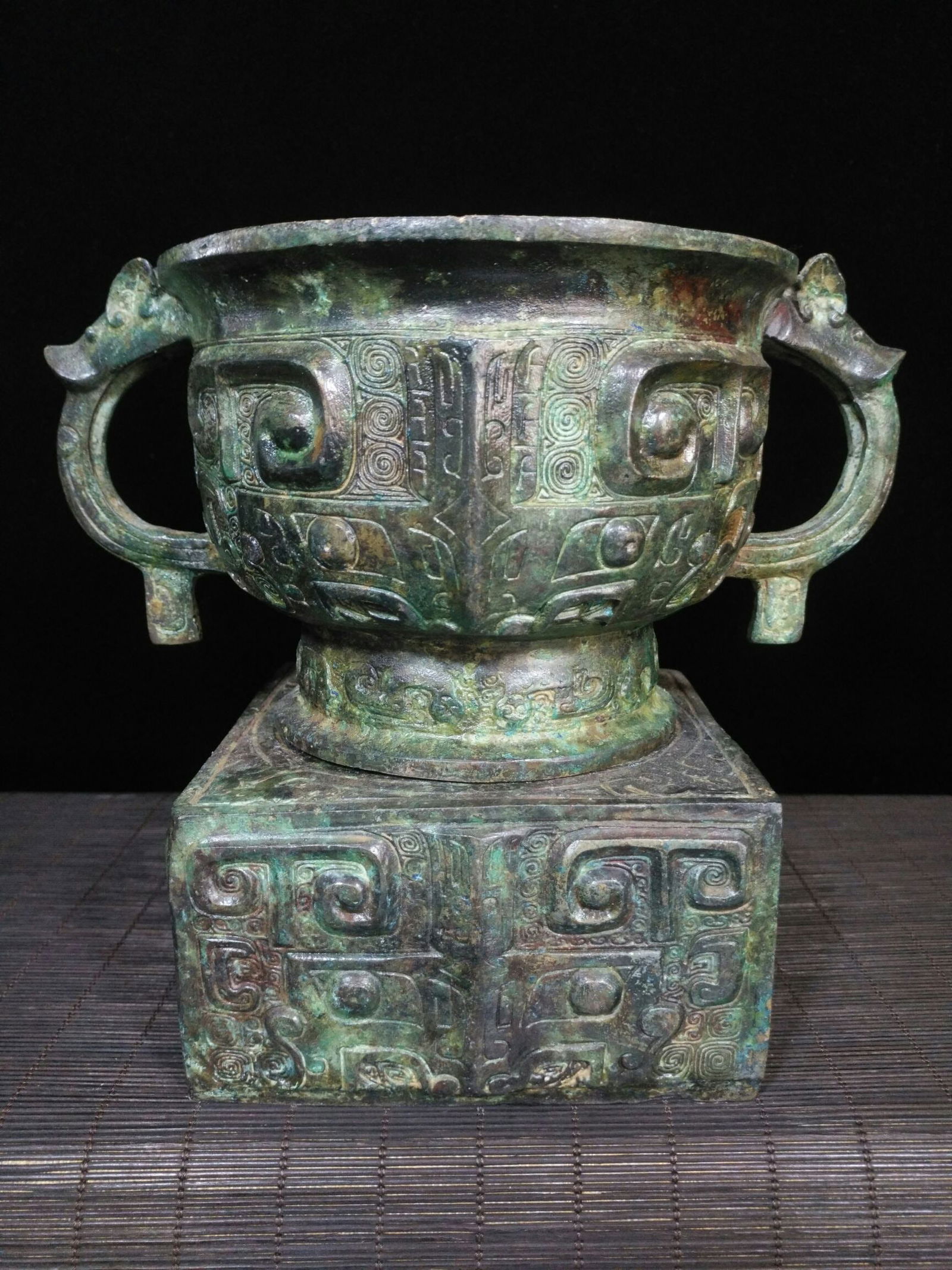 Chinese bronze ware food pot Shang dynasty (1 of 9)
