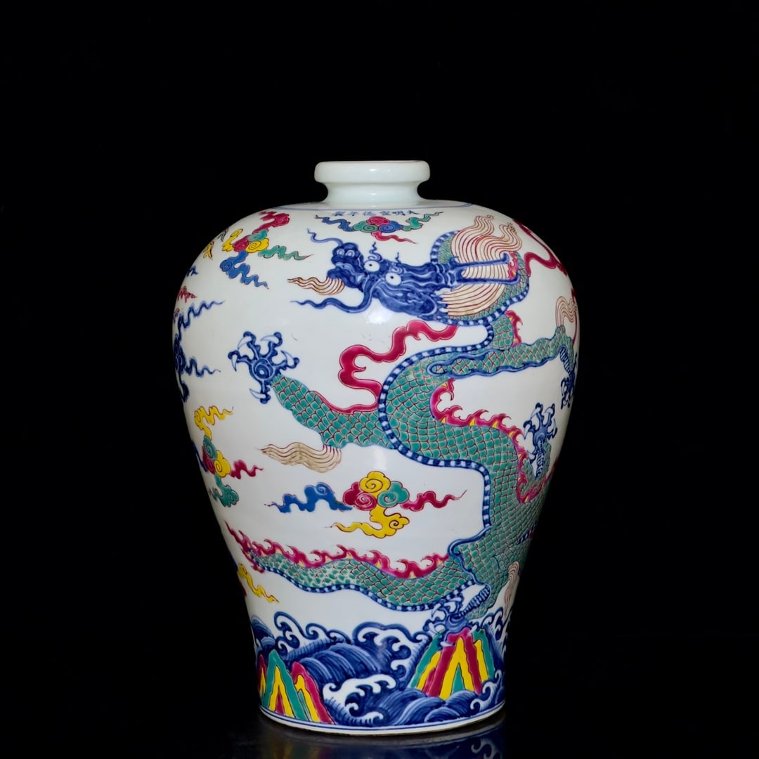 Chinese doucai porcelain vase Ming dynasty Xuande Mark & Period (1 of 9)