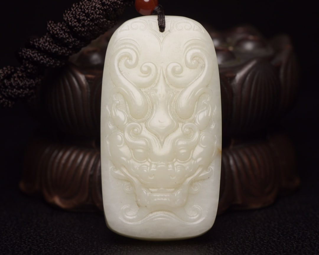 Chinese natural jade carved plaque: Size: Height 58 mm - Width 31 mm Materials: Natural Jade Time Period: Qing dynasty Manufactured Date: 18th-c Period Origin: China