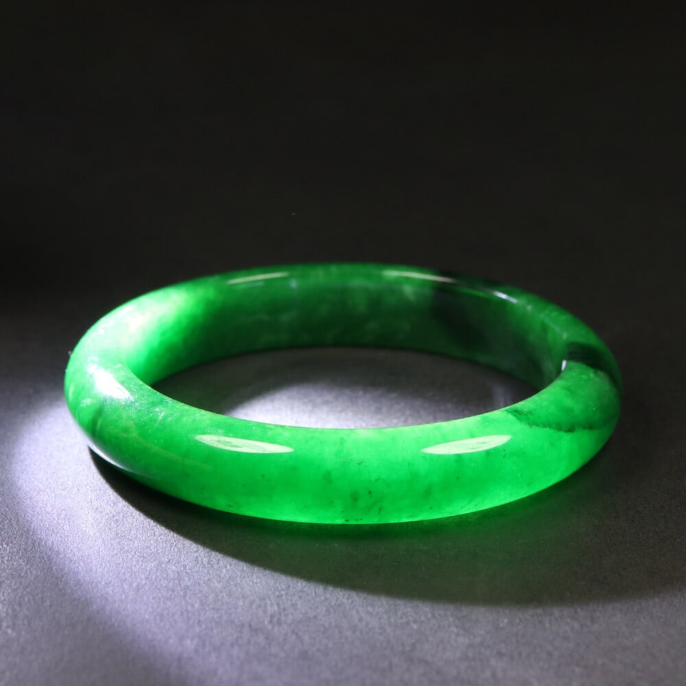 Chinese natural jade carved bangle (1 of 12)
