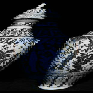 Chinese blue and white porcelain jar Yuan dynasty: Size: Height 46.5 cm - Width 36 cm Materials: Porcelain Time Period: Yuan dynasty Manufactured Date: 13th-c Period Origin: China