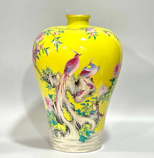 Chinese famille rose porcelain vase Qing dynasty Yongzheng Mark & Period: Size: Height 38 cm - Width 25 cm Materials: Porcelain Time Period: Qing dynasty Manufactured Date: Yongzheng Mark & Period Origin: China