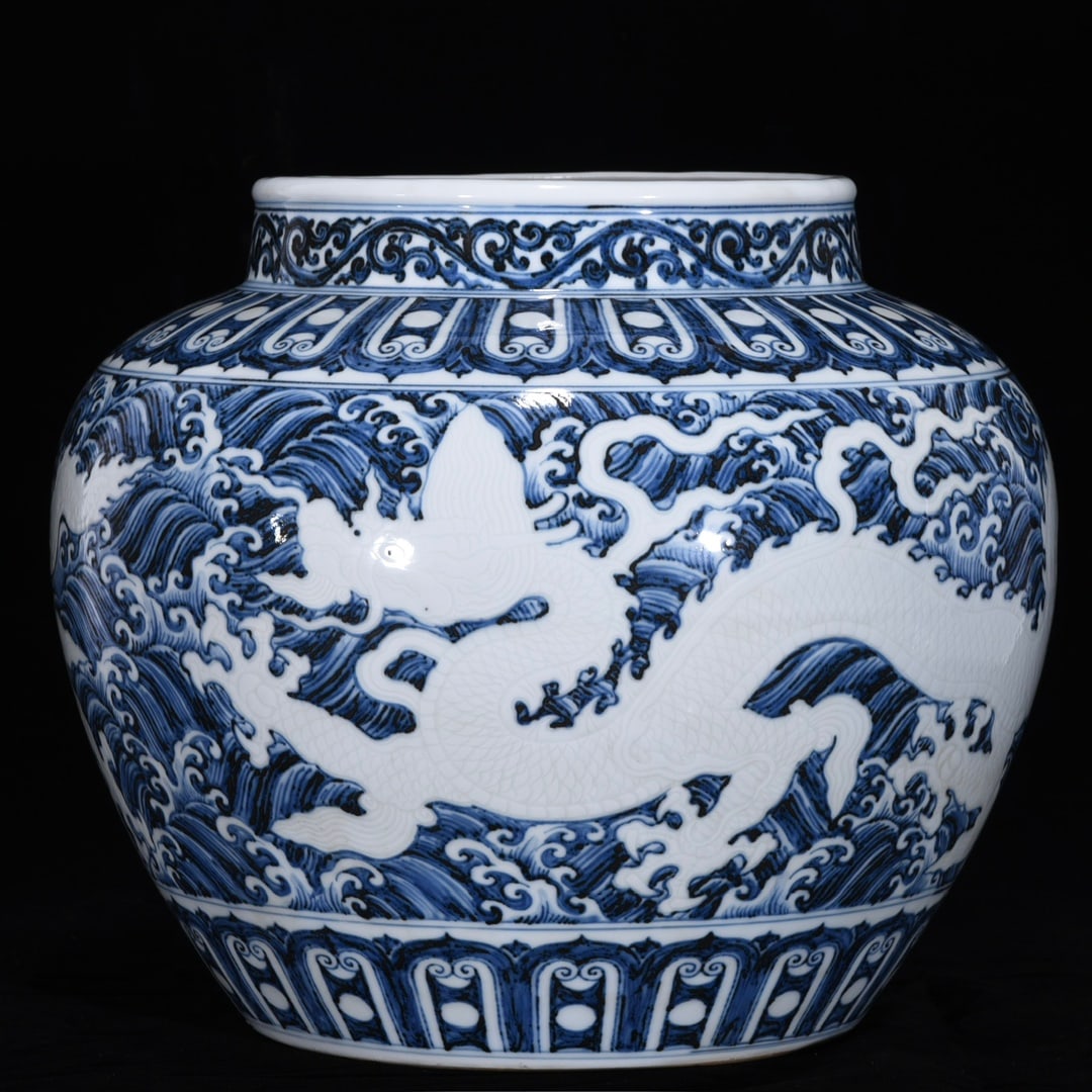 Chinese blue and white porcelain jar Ming dynasty Yongle Mark & Period: Size: Height 30.5 cm - Width 35 cm Materials: Porcelain Time Period: Ming dynasty Manufactured Date: Yongle Mark & Period Origin: China