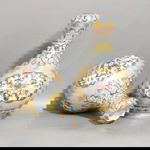 Chinese famille rose porcelain vase pair Qing dynasty Qianlong Mark & Period: Size: Height 17.5 cm - Width 10 cm Materials: Porcelain Time Period: Qing dynasty Manufactured Date: Qianlong Mark & Period Origin: China
