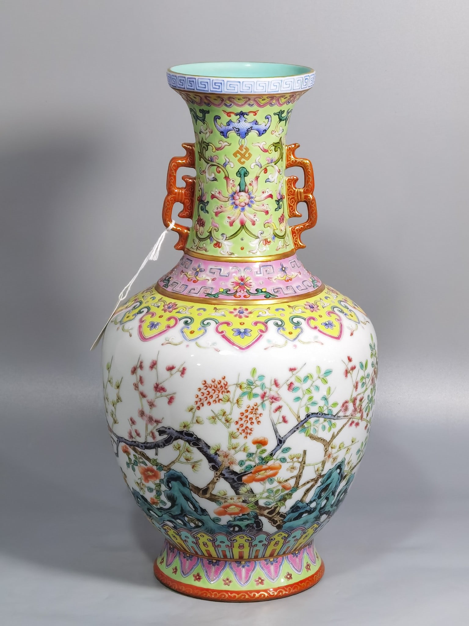 Chinese famille rose porcelain vase Qing dynasty Qianlong Mark & Period (1 of 9)