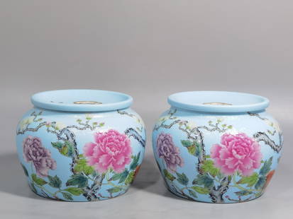 Chinese famille rose porcelain jar pair Qing dynasty Qianlong Mark & Period: Size: Height 10 cm - Width 13.5 cm Materials: Porcelain Time Period: Qing dynasty Manufactured Date: Qianlong Mark & Period Origin: China