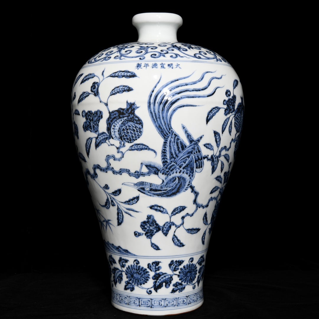 Chinese blue and white porcelain vase Ming dynasty Xuande Mark & Period (1 of 9)