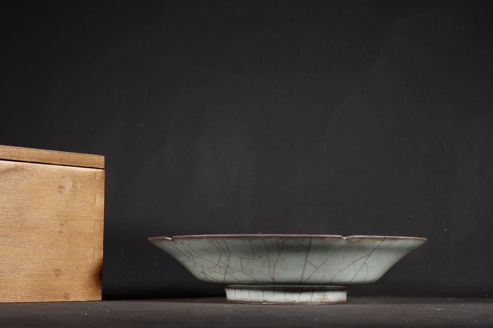 Chinese official kiln porcelain washer Song dynasty: Size: Width 17.5 cm - Height 4 cm Materials: Porcelain Time Period: Song dynasty Manufactured Date: 10th-c Period Object: Chinese Antique The Song dynasty (960–1279 CE) was a period of Chinese histo