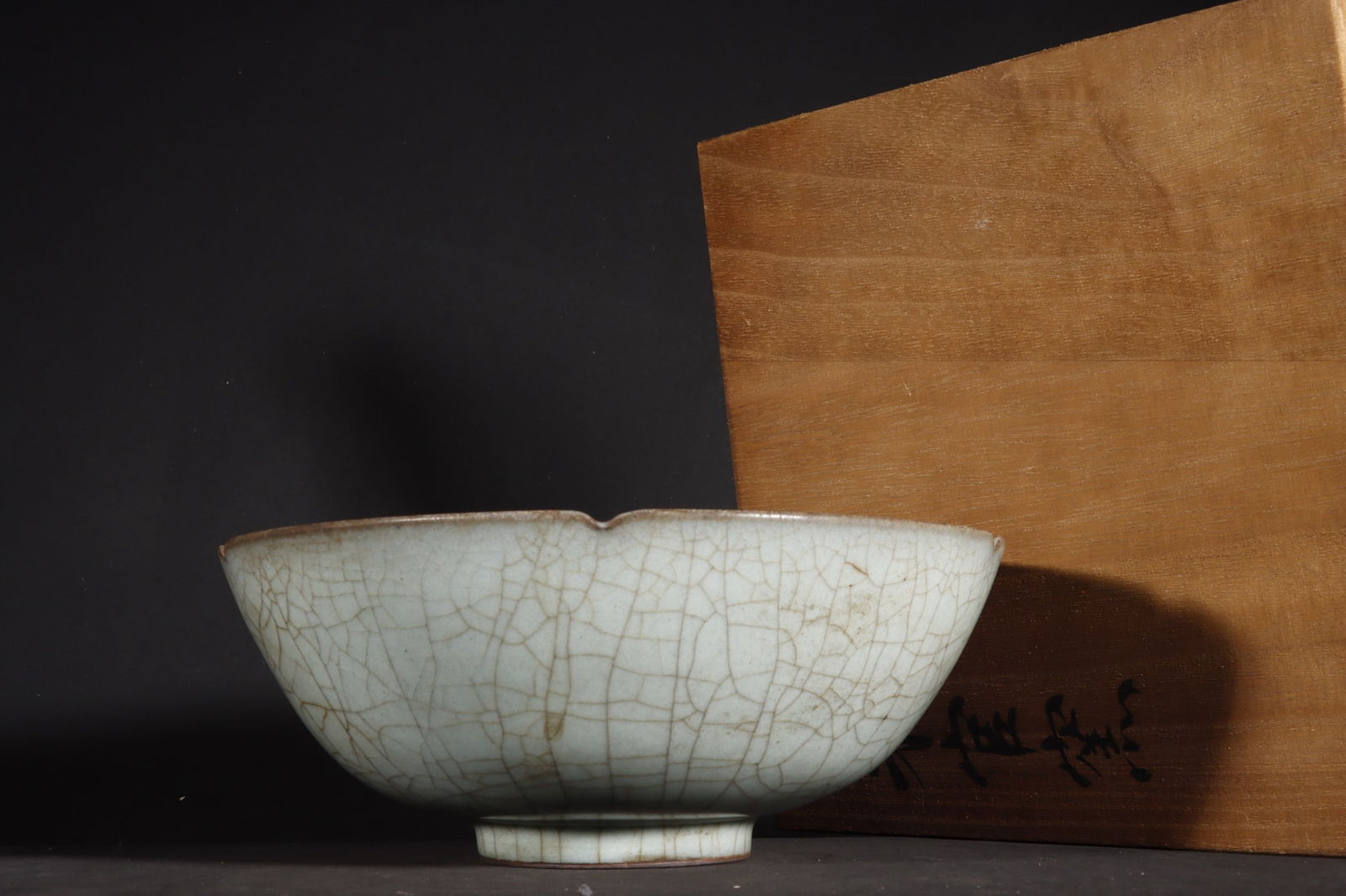 Chinese official kiln porcelain bowl Song dynasty (1 of 9)