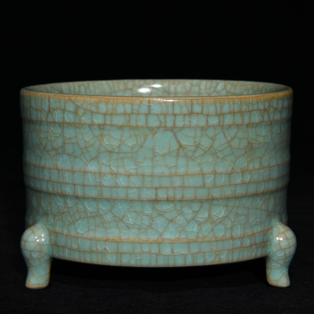 Chinese ru kiln porcelain incense burner Song dynasty: Size: Width 10.5 cm - Height 7.5 cm Materials: Porcelain Time Period: Song dynasty Manufactured Date: 10th-c Period Object: Chinese Antique The Song dynasty (960–1279 CE) was a period of Chinese his