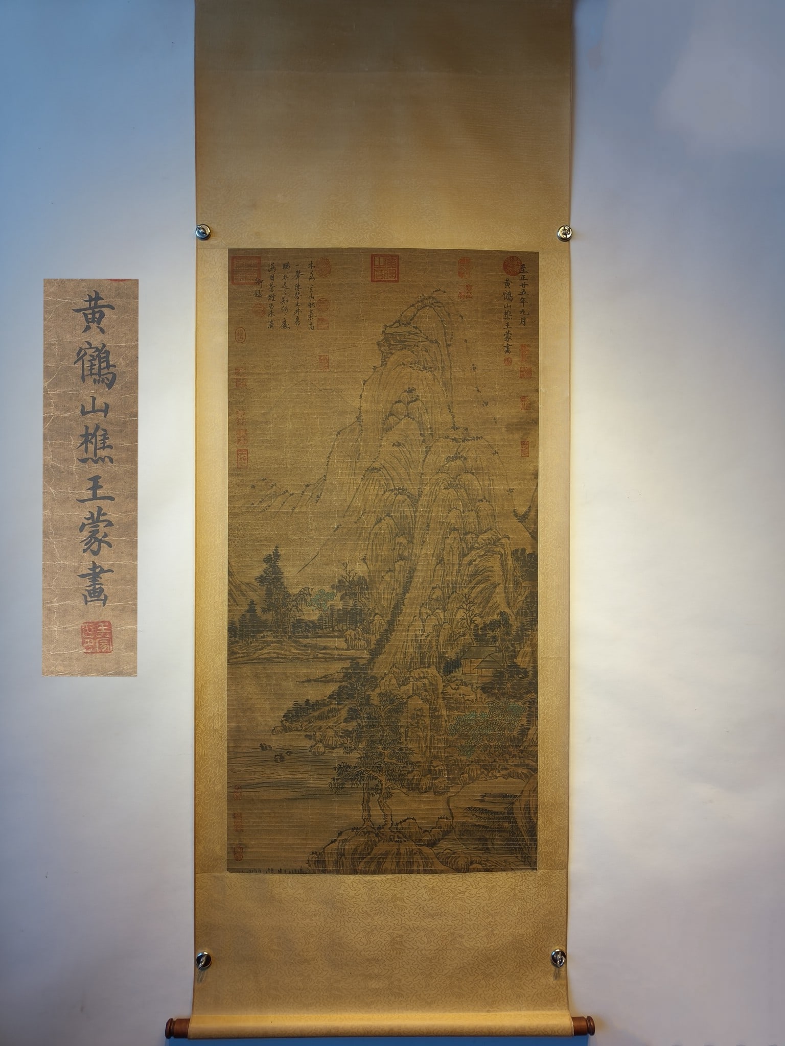 Chinese scroll painting Yuan dynasty Wang Meng: Size: Height 216 cm - Width 78 cm Materials: ink color and paper Time Period: Yuan dynasty Manufactured by: Wang Meng Object: Chinese Antique Late Yuan Dynasty, Early Ming Dynasty—Wang Meng's exquis