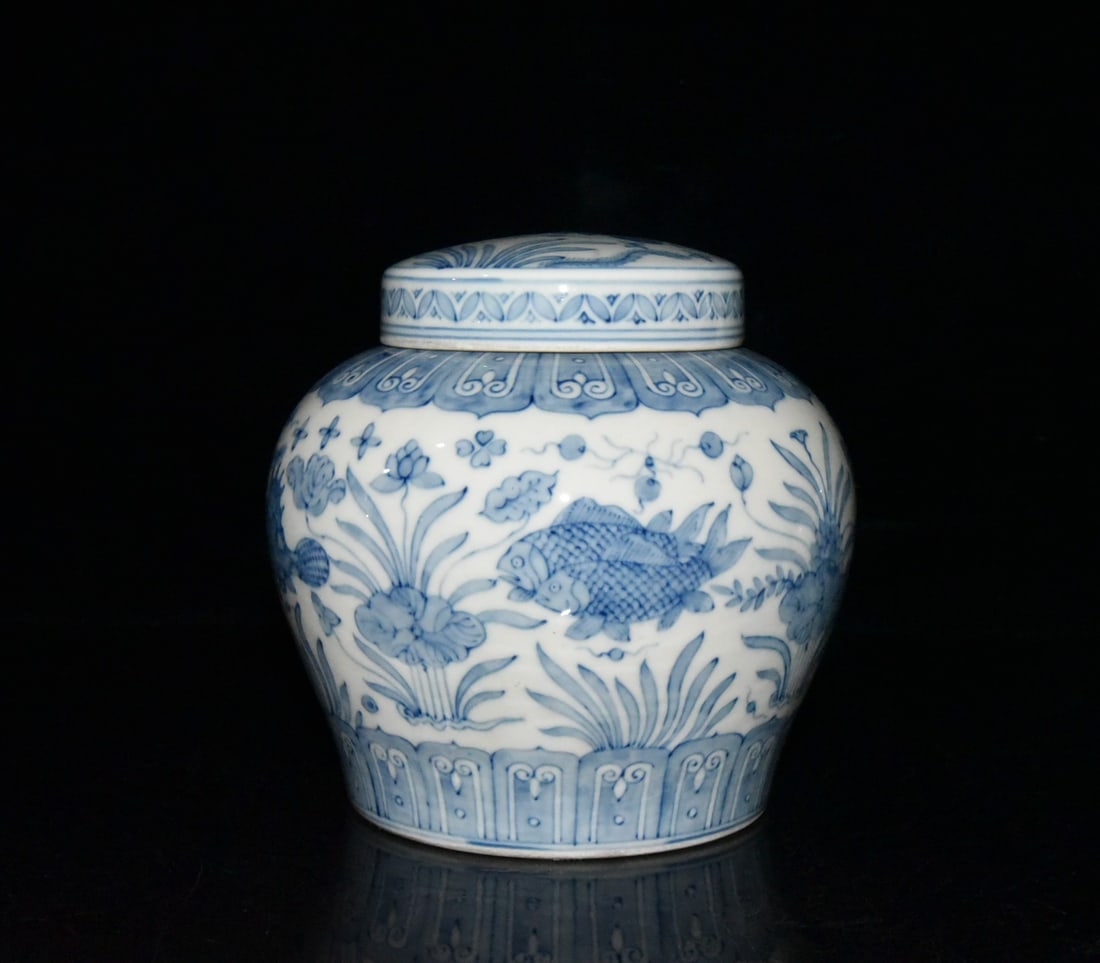 Chinese blue and white porcelain jar Ming dynasty Chenghua Mark & Period: Size: Height 14.5 cm - Width 15 cm Materials: Porcelain Time Period: Ming dynasty Manufactured Date: Chenghua Mark & Period Object: Chinese Antique ⛨ Purchase With Confidence ✔ Veri