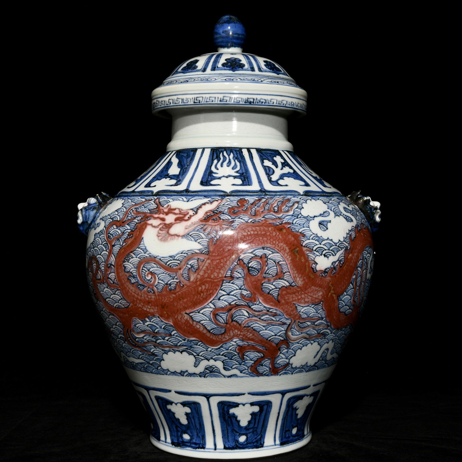 Chinese blue and white porcelain jar Yuan dynasty: Size: Height 48.5 cm - Width 33.5 cm Materials: Porcelain Time Period: Yuan dynasty Manufactured Date: 13th-c Period Object: Chinese Antique ⛨ Purchase With Confidence ✔ Verified Au