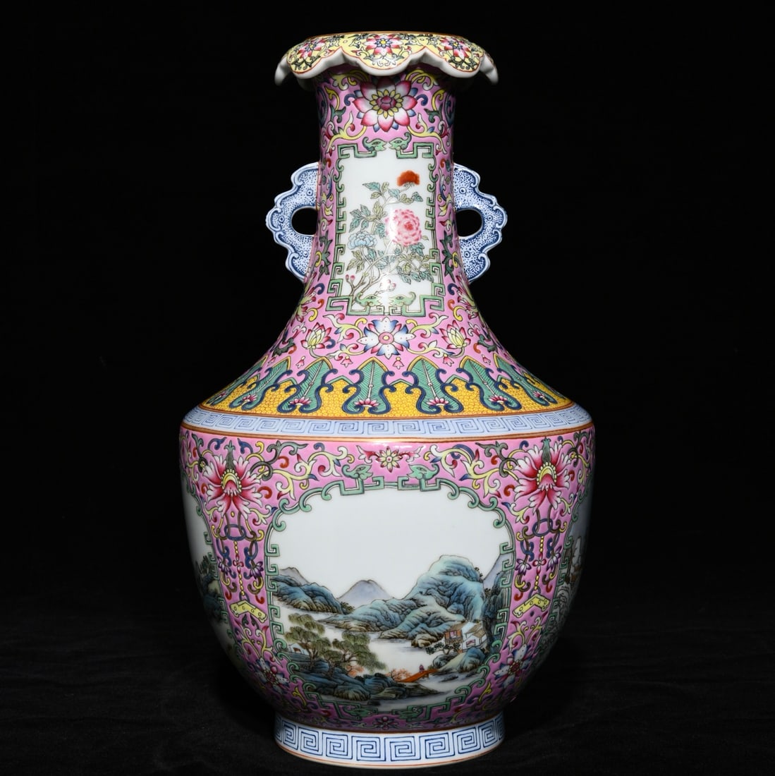 Chinese famille rose porcelain vase Qing dynasty Qianlong Mark & Period: Size: Height 30.5 cm - Width 18 cm Materials: Porcelain Time Period: Qing dynasty Manufactured Date: Qianlong Mark & Period Object: Chinese Antique ⛨ Purchase With Confidence ✔ Veri