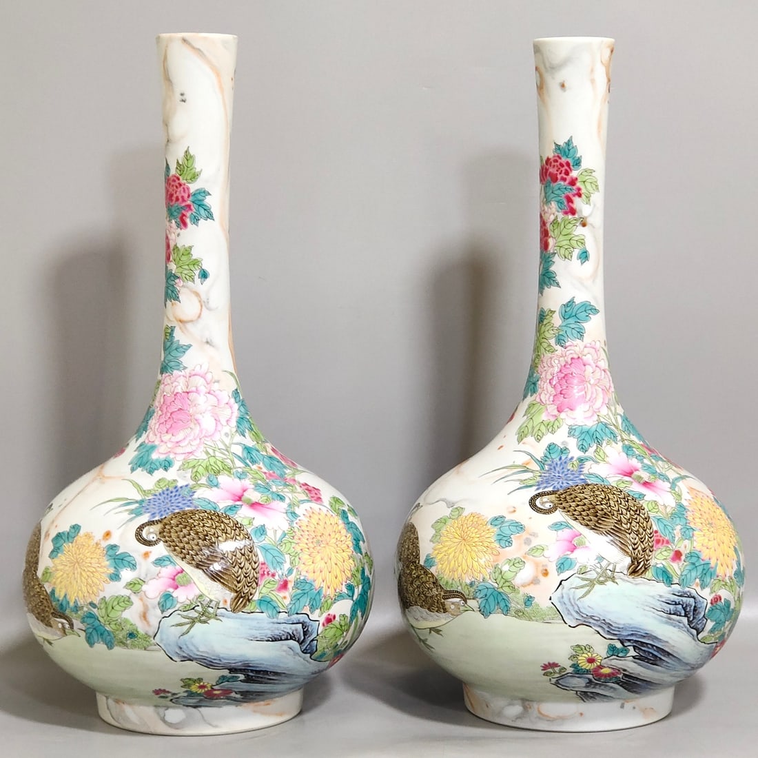 Chinese famille rose porcelain vase pair Qing dynasty Yongzheng Mark & Period: Size: Height 32 cm - Width 16 cm Materials: Porcelain Time Period: Qing dynasty Manufactured Date: Yongzheng Mark & Period Object: Chinese Antique ⛨ Purchase With Confidence ✔ Verif