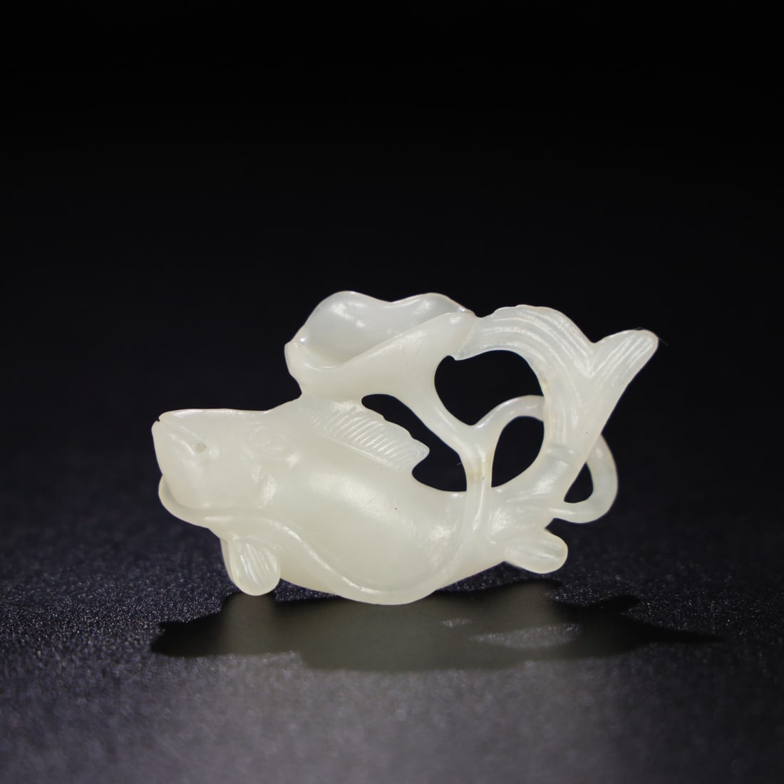 Chinese natural jade carved ornaments Qing dynasty: Size: Height 6.4 cm - Width 4 cm Materials: Natural Jade Time Period: Qing dynasty Manufactured Date: Qianlong Period Object: Chinese Antique ⛨ Purchase With Confidence ✔ Verified A