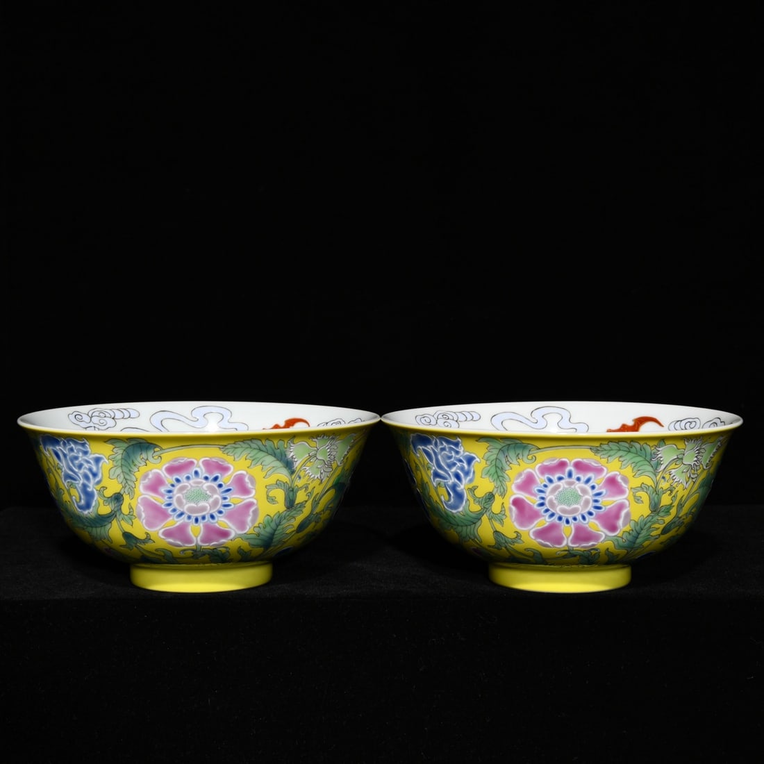 Chinese famille rose porcelain bowl pair Qing dynasty Kangxi Mark & Period: Size: Width 15.1 cm - Height 7 cm Materials: Porcelain Time Period: Qing dynasty Manufactured Date: Kangxi Mark & Period Object: Chinese Antique ⛨ Purchase With Confidence ✔ Verifie