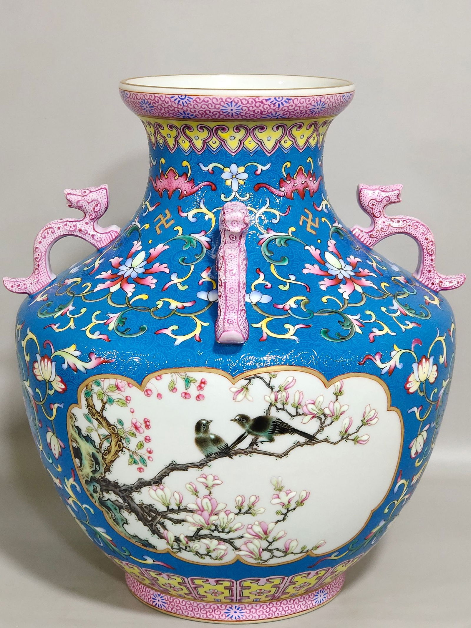 Chinese famille rose porcelain vase Qing dynasty Qianlong Mark & Period (1 of 9)