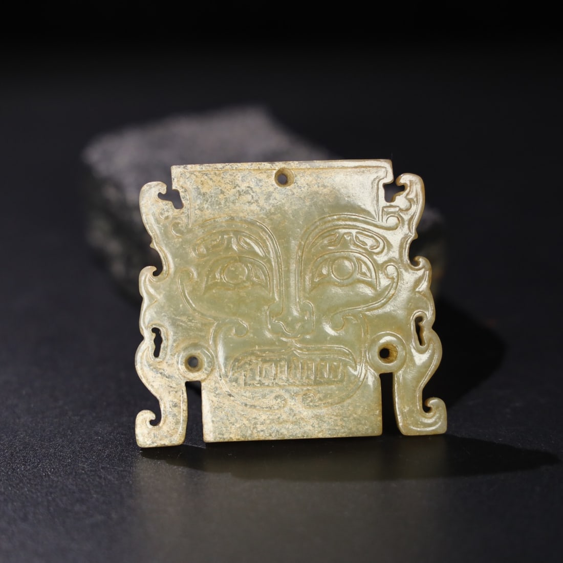 Chinese natural jade carved ornaments Qing dynasty: Size: Height 6.5 cm - Width 5.8 cm Materials: Natural Jade Time Period: Qing dynasty Manufactured Date: Qianlong Period Object: Chinese Antique ⛨ Purchase With Confidence ✔ Verified